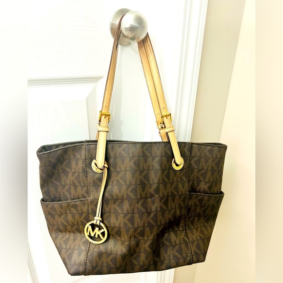 Michael Kors - authentic MK Signature Monogram Tote Brown Bag. - Picture 2 of 6